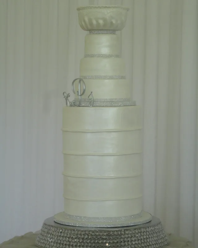 Pearl-white tiered cake on a crystal stand